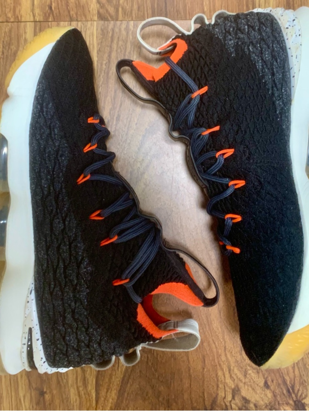 Nike LeBron 15 'Bright Crimson' - Picture 7 of 15